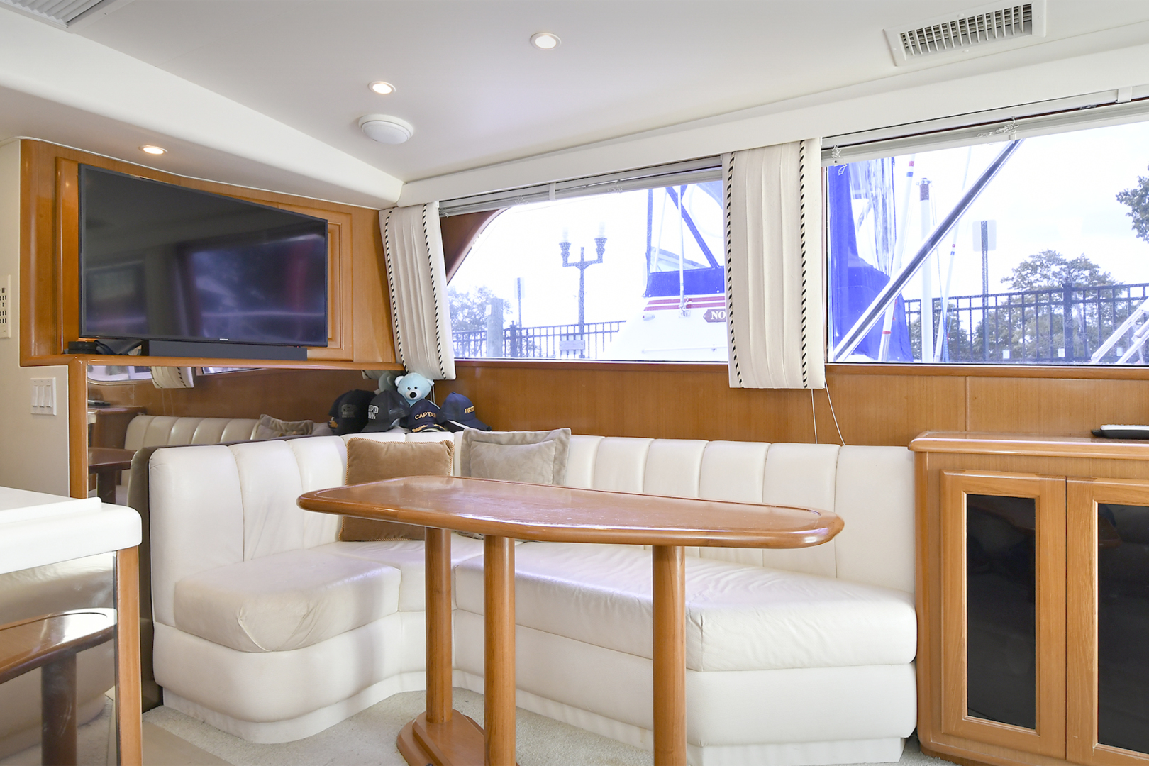 1997 Viking 47 Convertible - Image 22