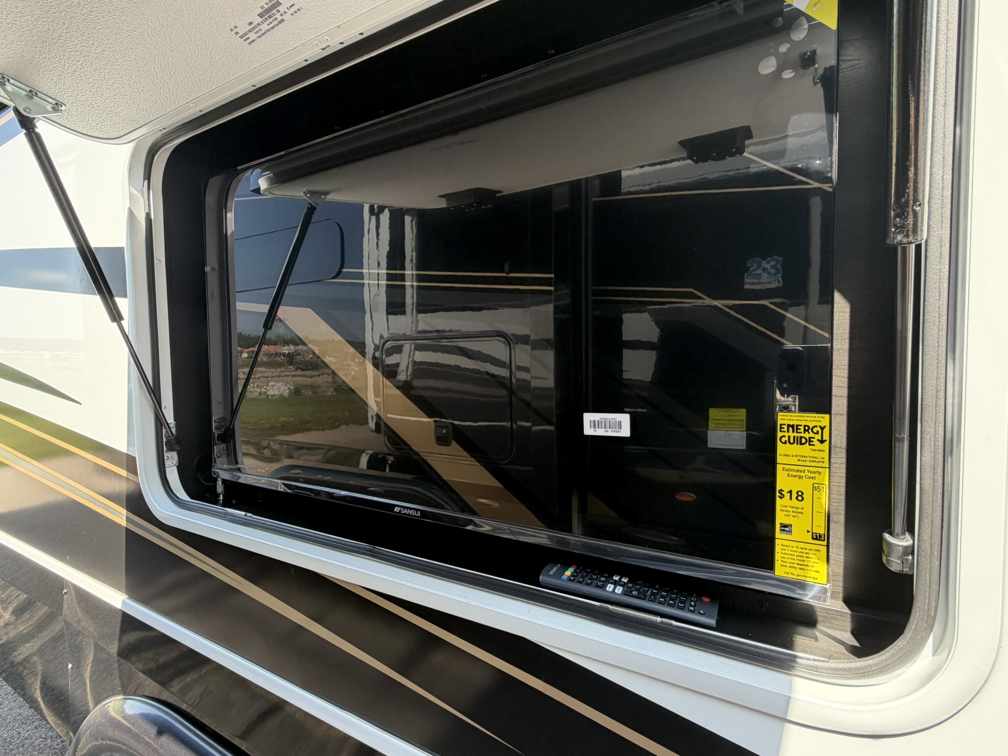 2027 JAYCO PINNACLE 32RLTS - Image 7
