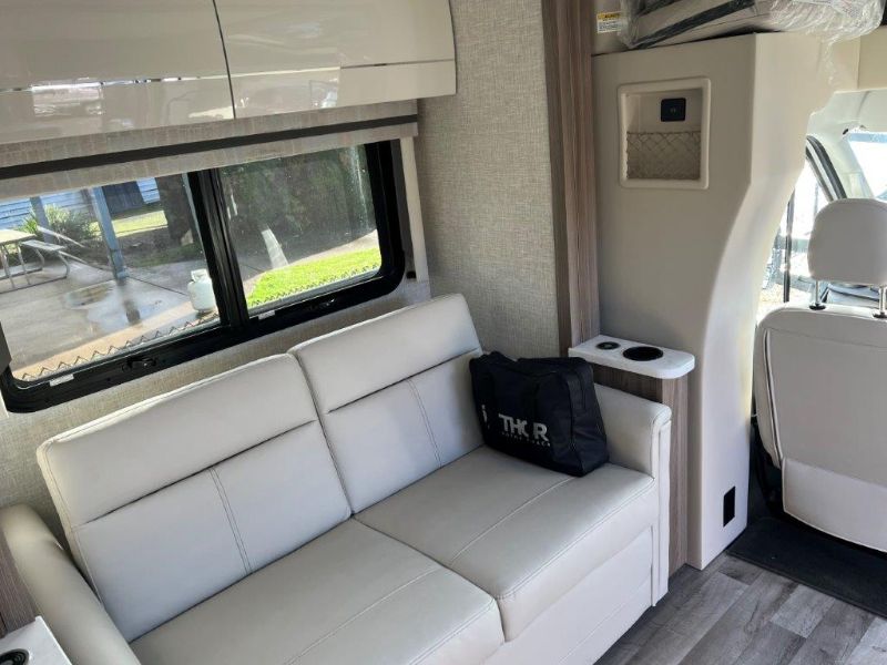 2025 Thor Motor Coach Gemini AWD 24KB - Image 8