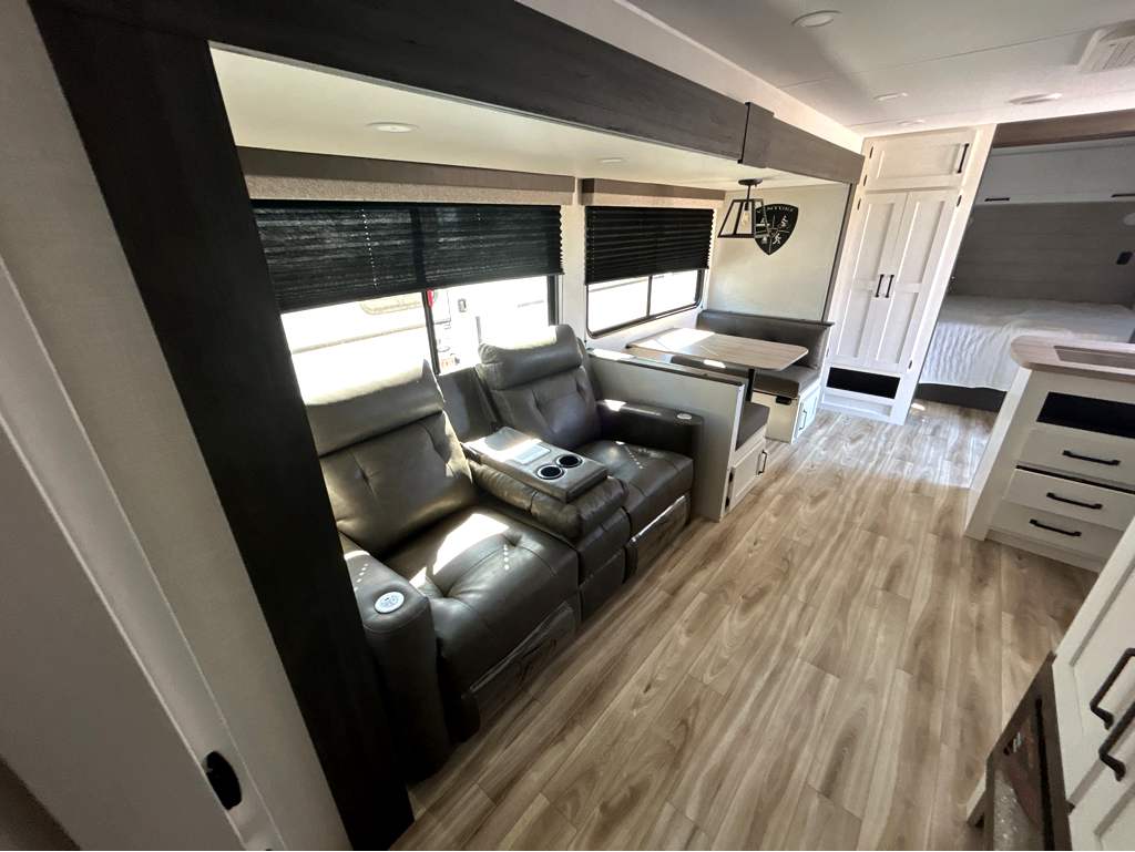 2027 VENTURE RV SIENNA 281VQB - Image 29