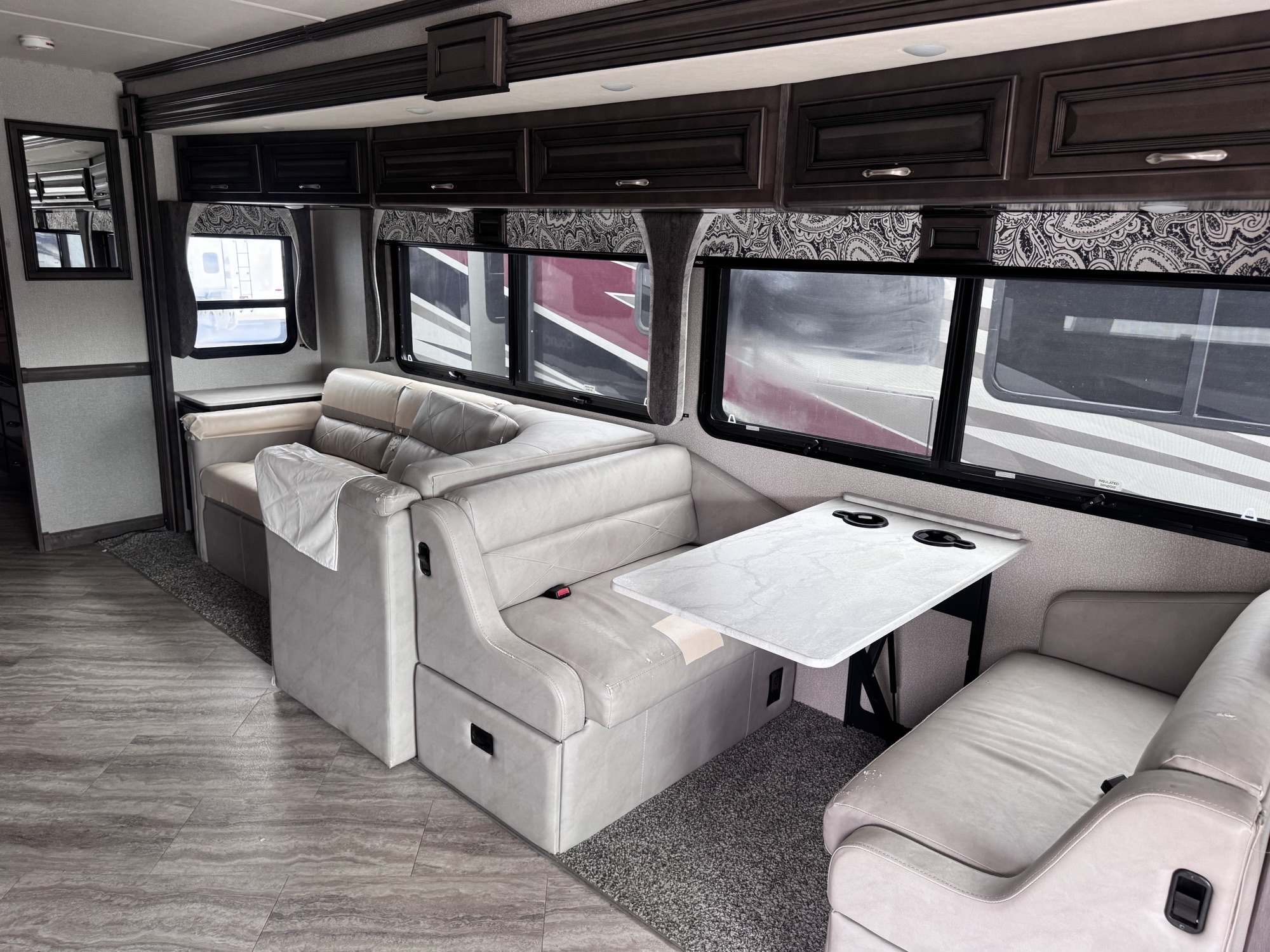2020 Fleetwood BOUNDER 35K - Image 5