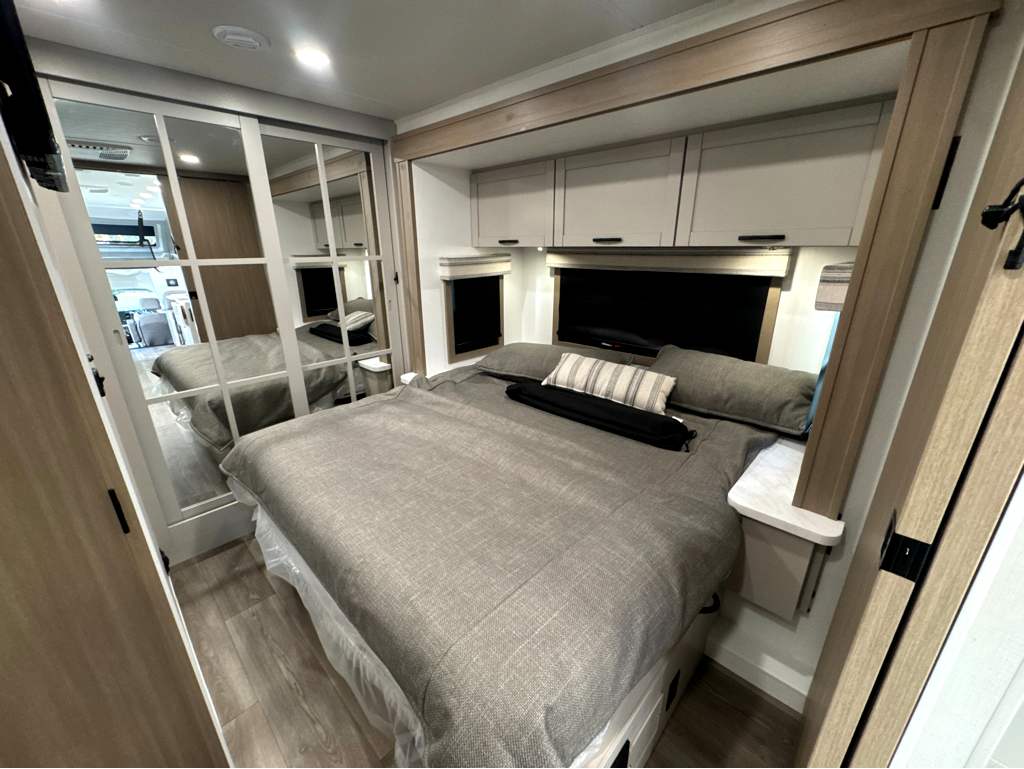2027 ENTEGRA COACH ESTEEM XL 32U - Image 16