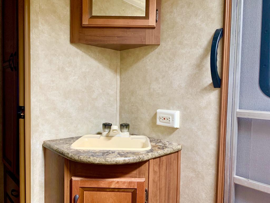 2015 Gulf Stream Kingsport 271DDS - Image 29