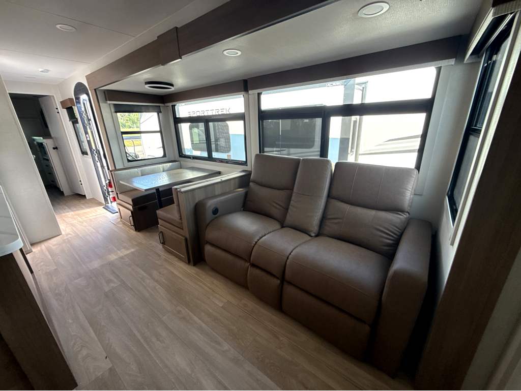 2027 VENTURE RV SPORTTREK 343VIB - Image 12