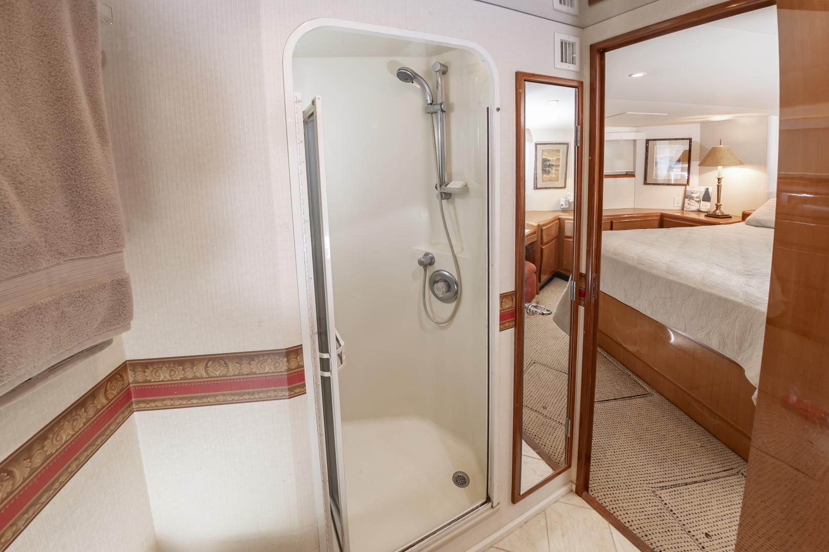 2000 Viking Cockpit Sport Yacht - Image 38