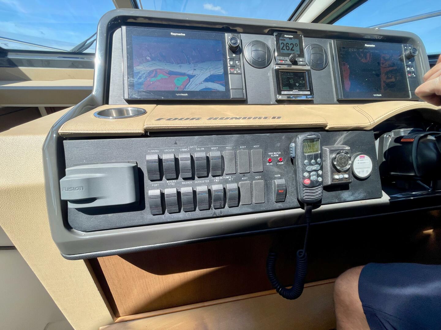 2017 Sea Ray 400 Sundancer - Image 44