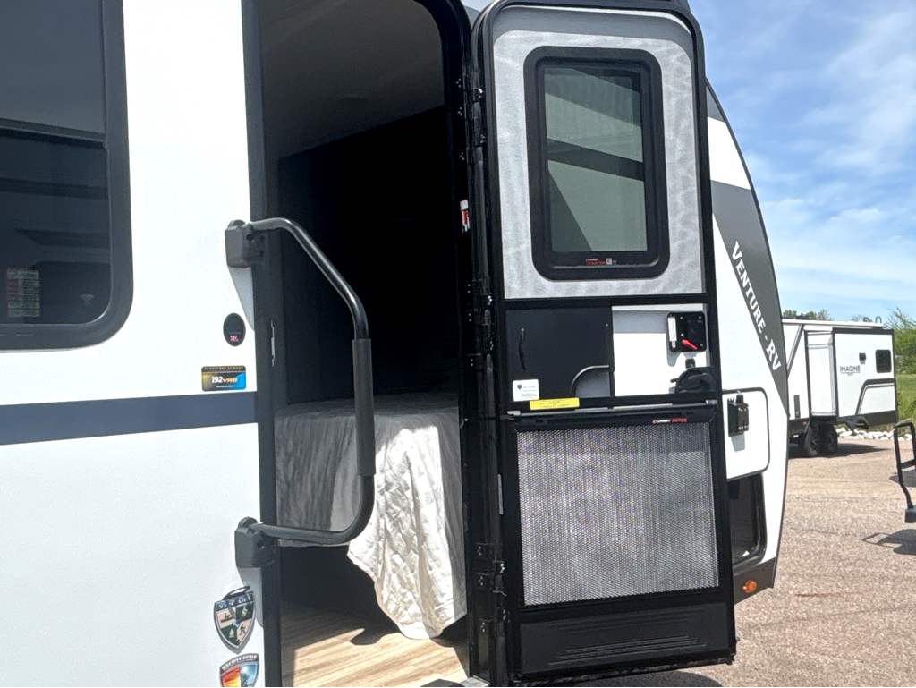 2026 VENTURE RV SPORTTREK STINGER 192VRB - Image 9