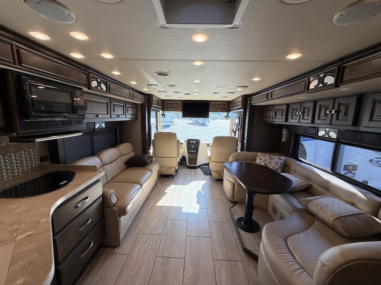 2017 TIFFIN ALLEGRO BREEZE 32BR - Image 11