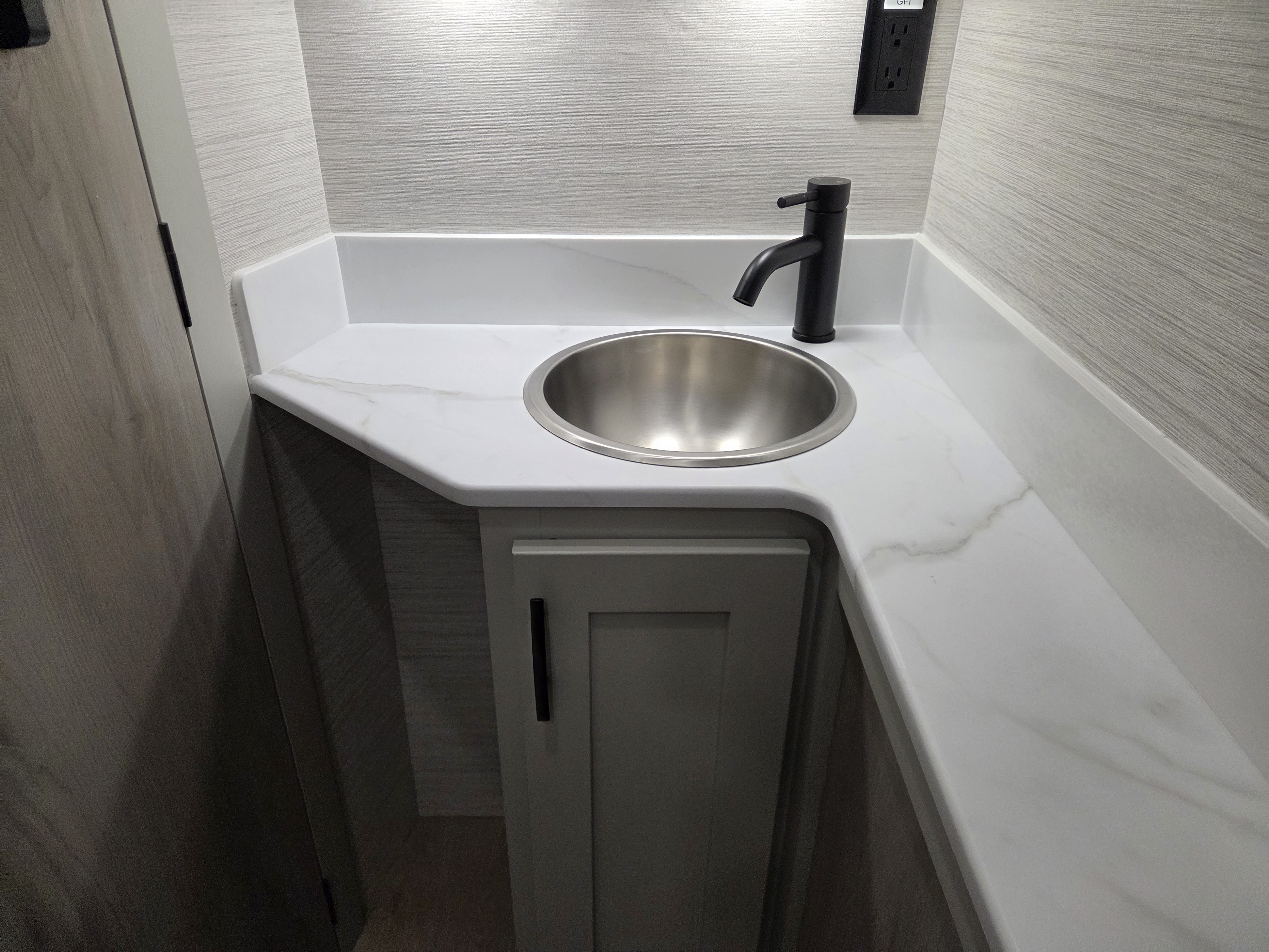 2027 Dynamax Europa 31SS - Image 17