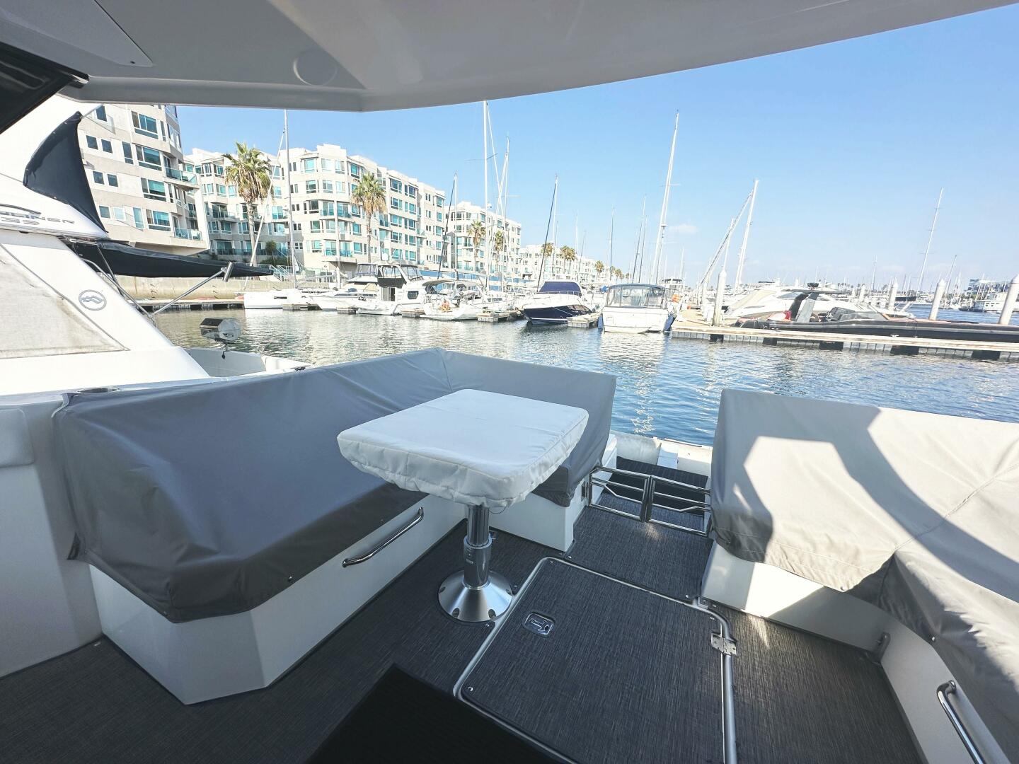 2017 Cruisers Yachts 390 Express Coupe - Image 17
