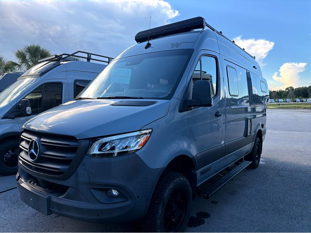 2023 WINNEBAGO REVEL 44E - Image 3