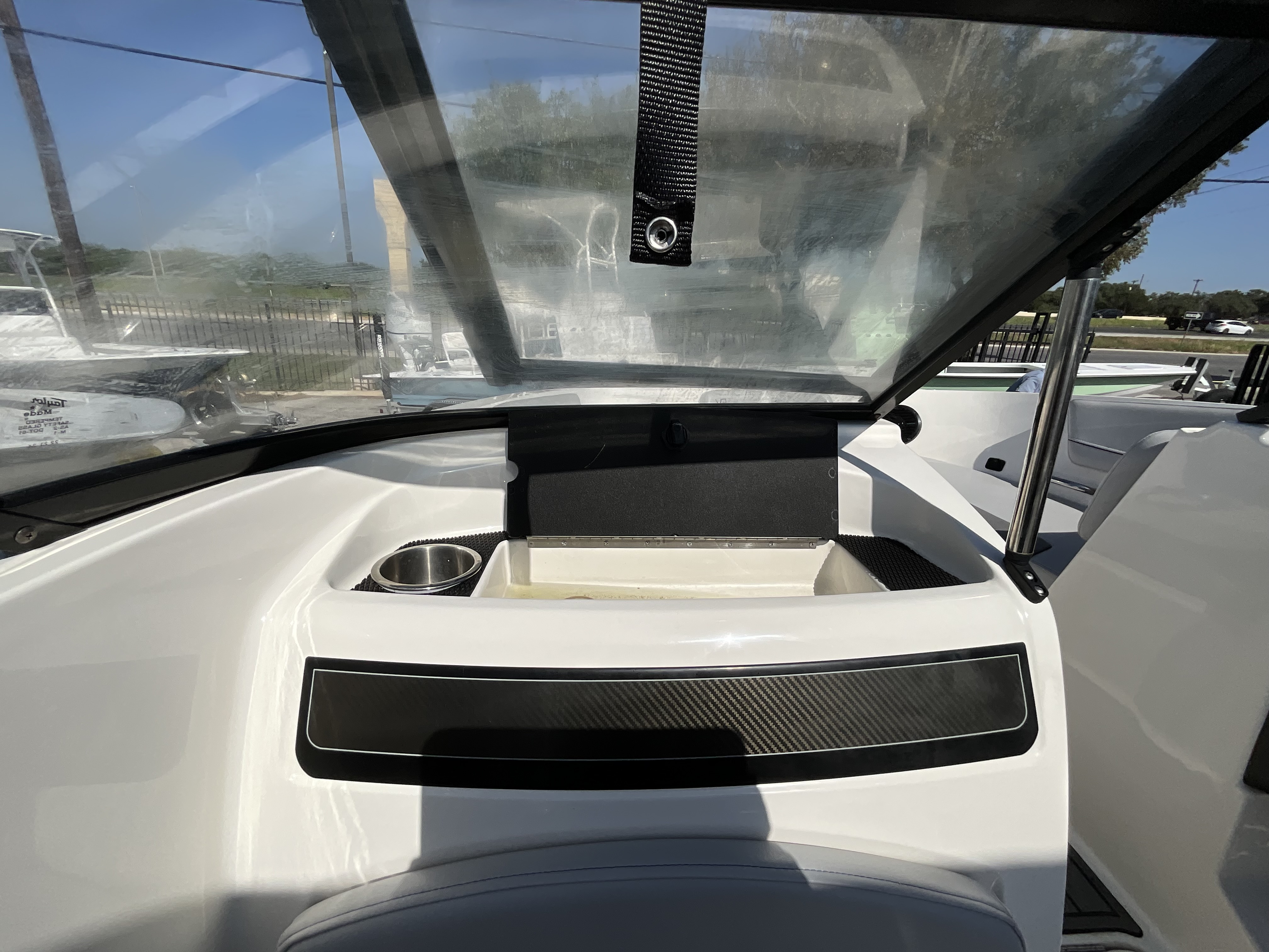 2022 Bayliner VR5 Base - Image 12