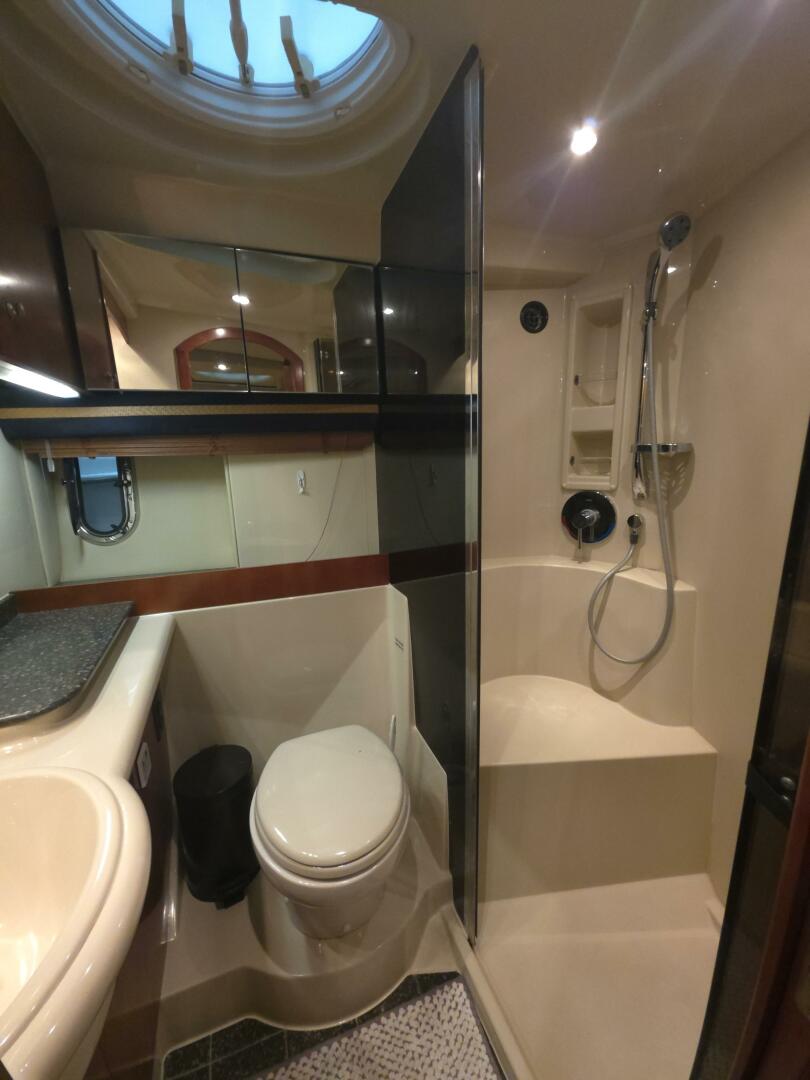 2008 Cruisers Yachts - Image 19