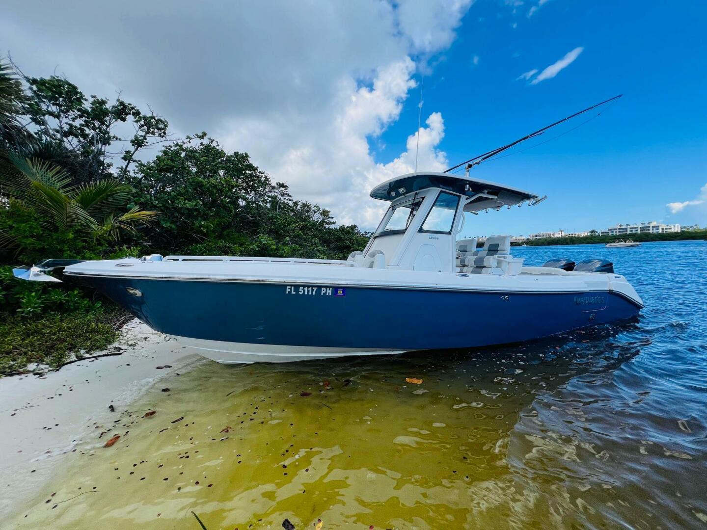 2012 Everglades 295 Center Console - Image 5