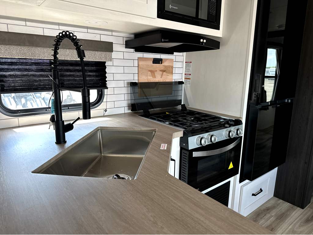 2027 VENTURE RV SIENNA 311VDB - Image 26