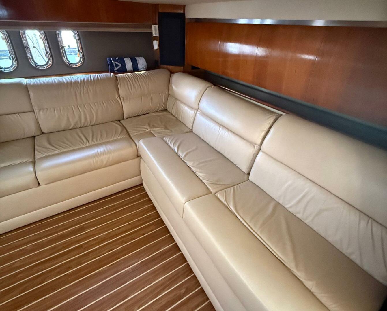 2006 Cruisers Yachts 420 Express - Image 18