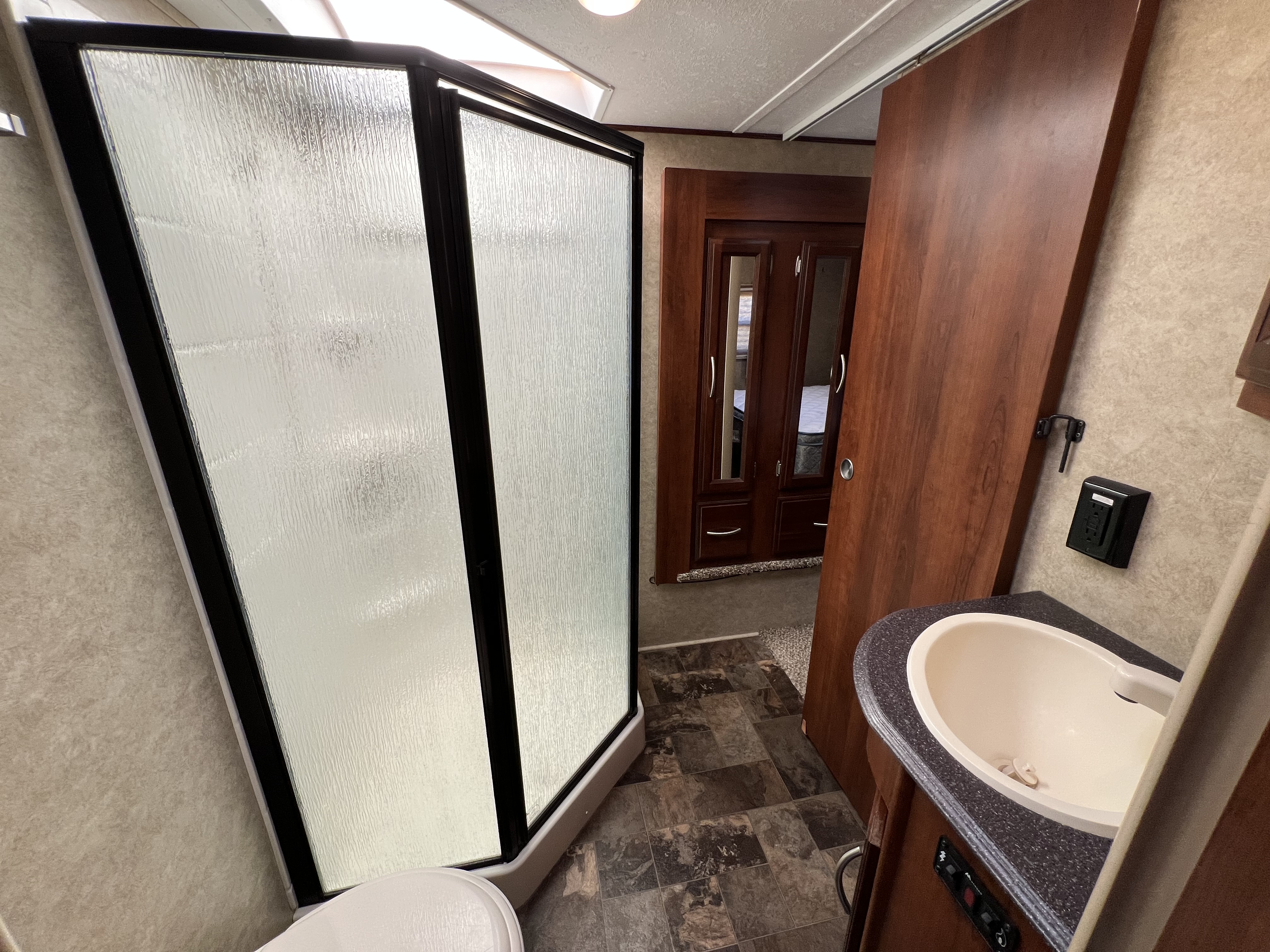 2014 Prime Time Crusader 285RET - Image 22