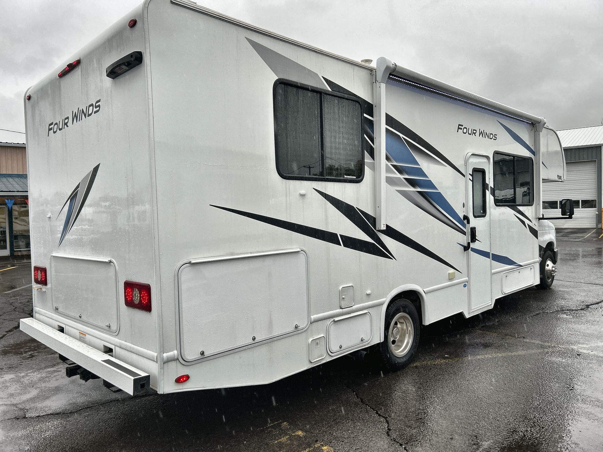 2025 Thor Motor Coach Four Winds 28Z - Image 24