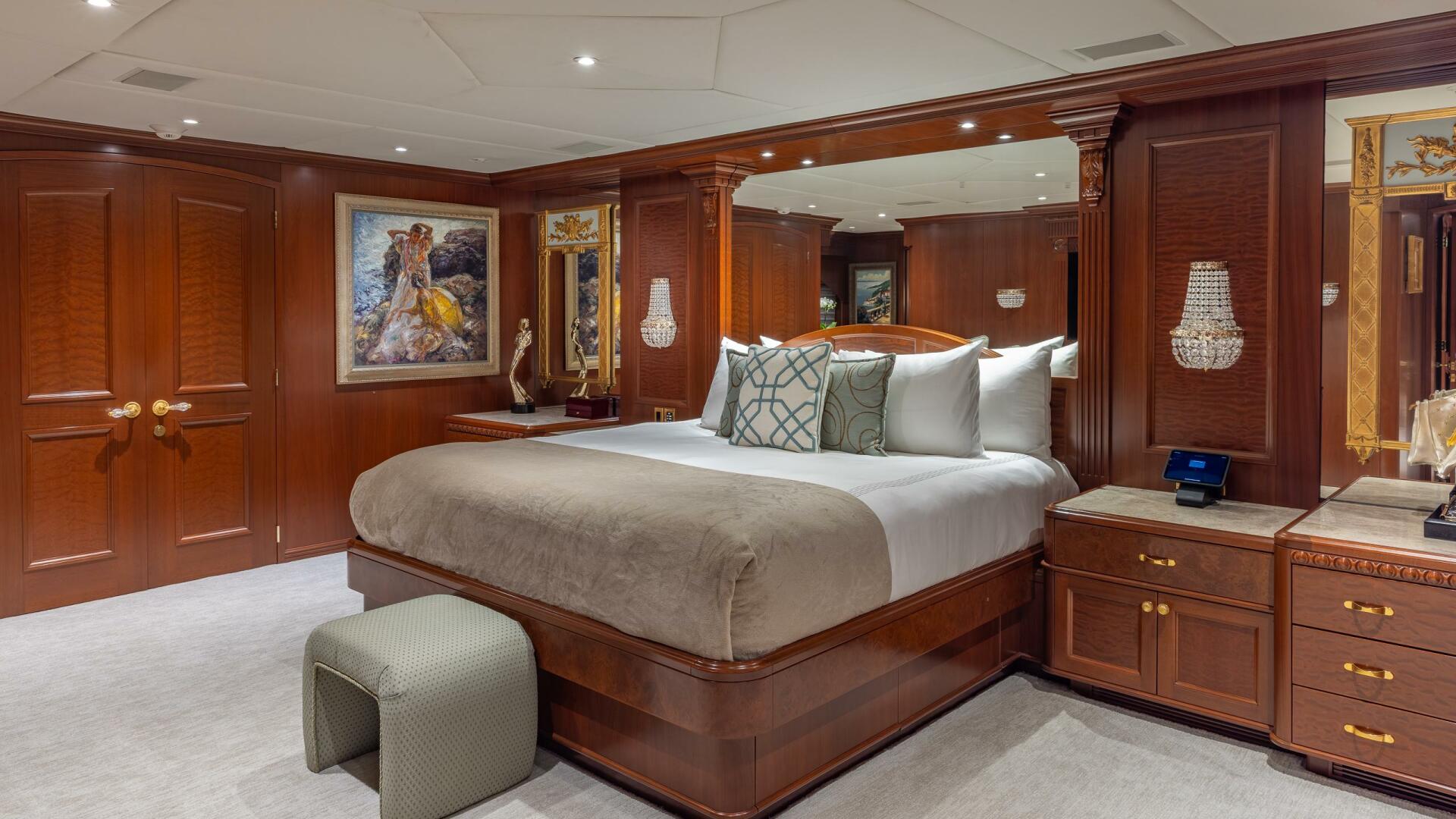 2001 Trinity Yachts Tri-Deck MY - Image 7