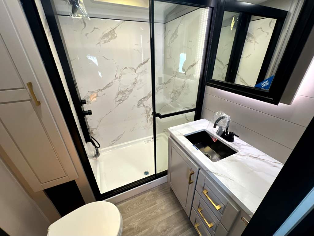 2027 JAYCO NORTH POINT 361RLBH - Image 19