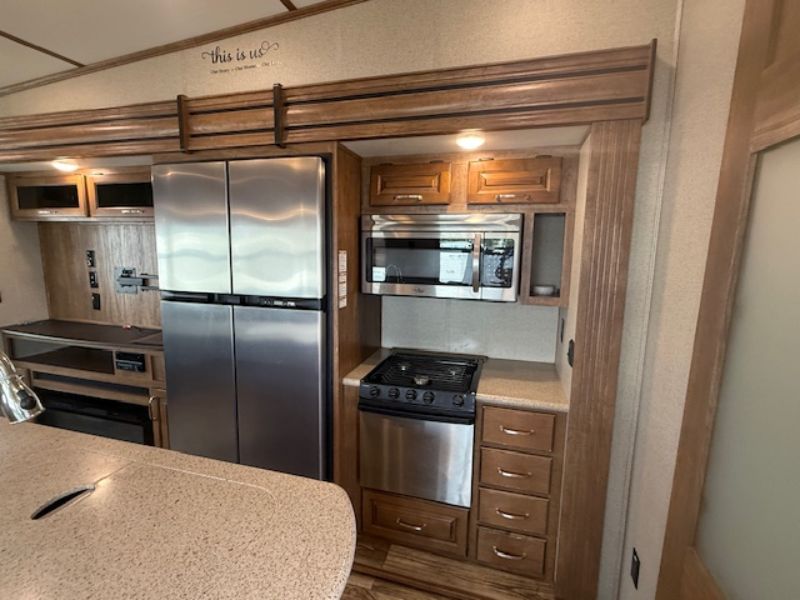 2018 Keystone Laredo 358BP - Image 10