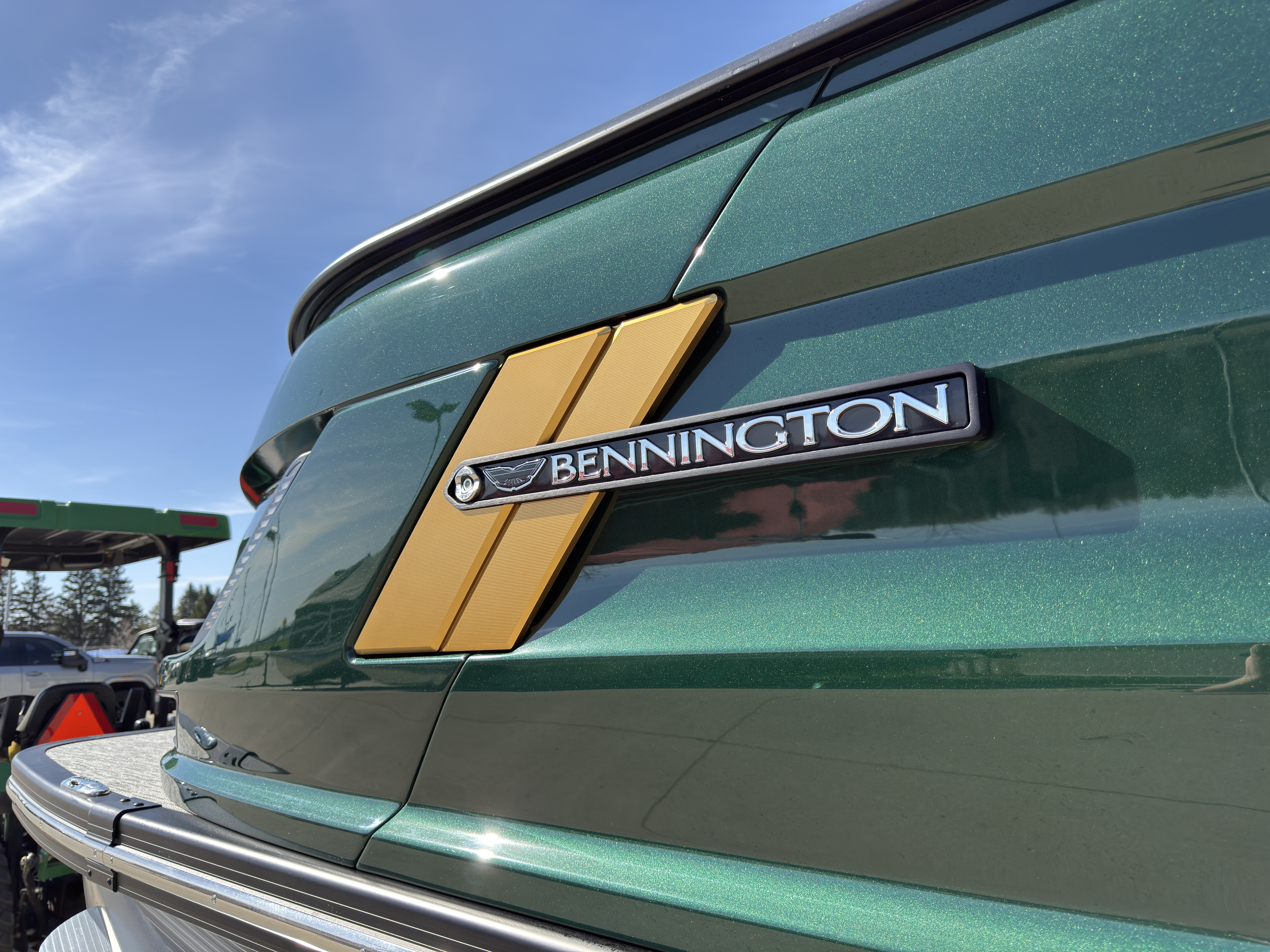 2026 Bennington 25QXSBA 425HP V10 Tritoon Pontoon - Image 34