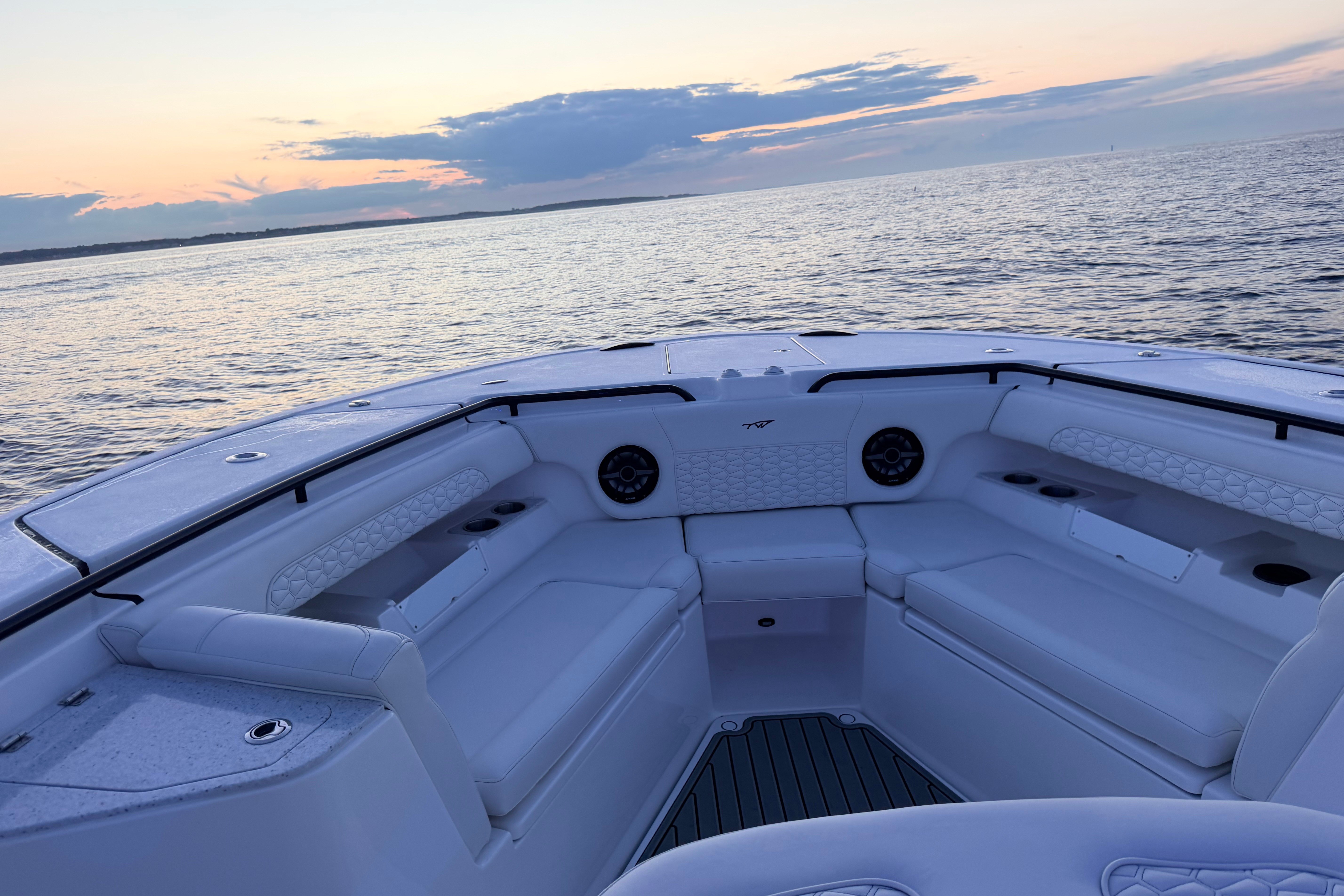 2027 Tidewater 330 CC Adventure - Image 20