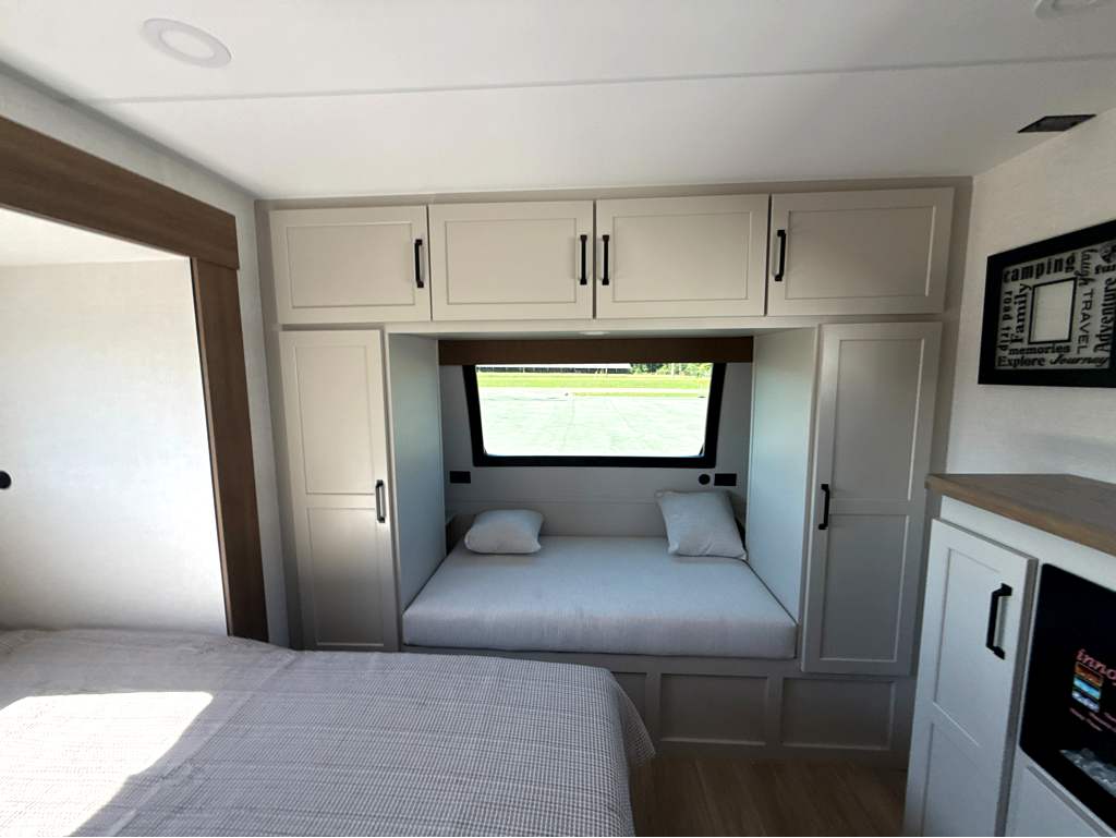2027 VENTURE RV SPORTTREK 343VIK - Image 23