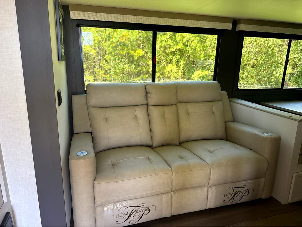 2027 VENTURE RV STRATUS 261VRB - Image 18