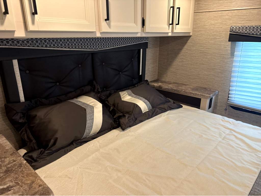 2023 THOR MOTOR COACH CHATEAU 31WV - Image 20