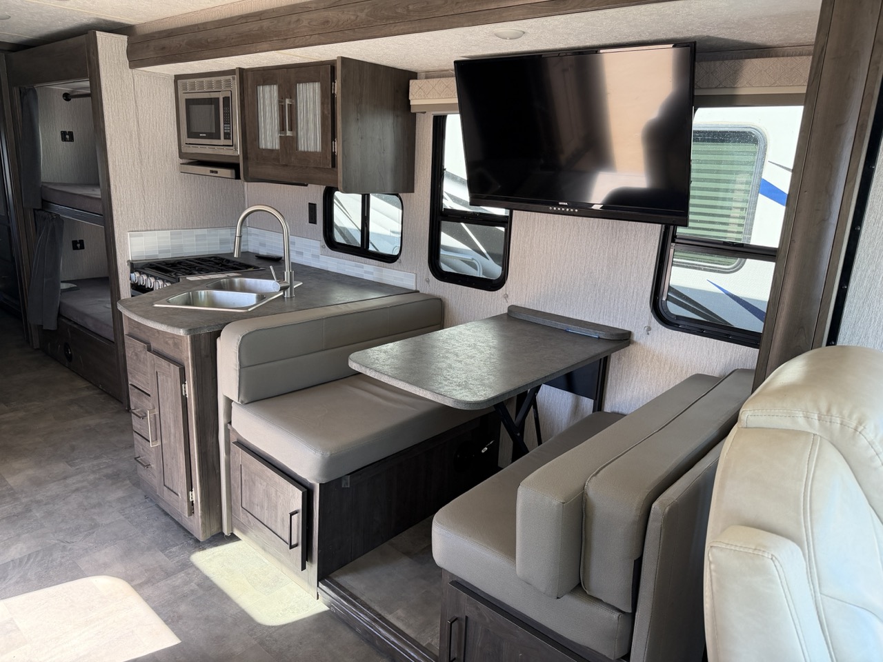 2023 Coachmen Pursuit 31BH - Image 9