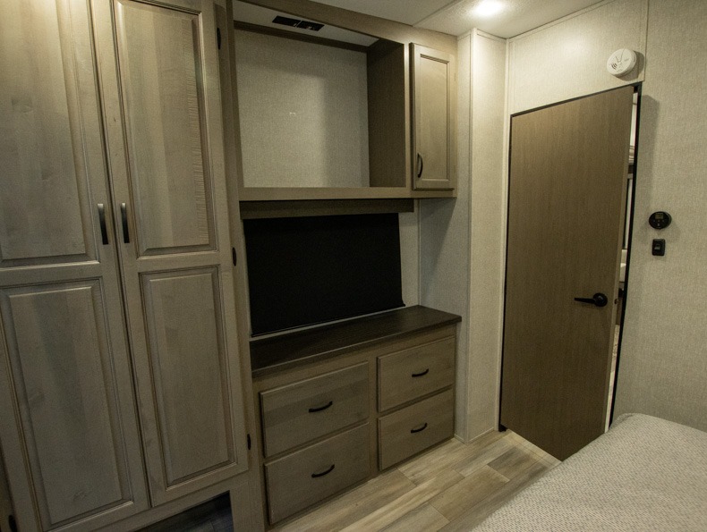 2023 Coachmen Chaparral X Edition 355FBX - Image 17
