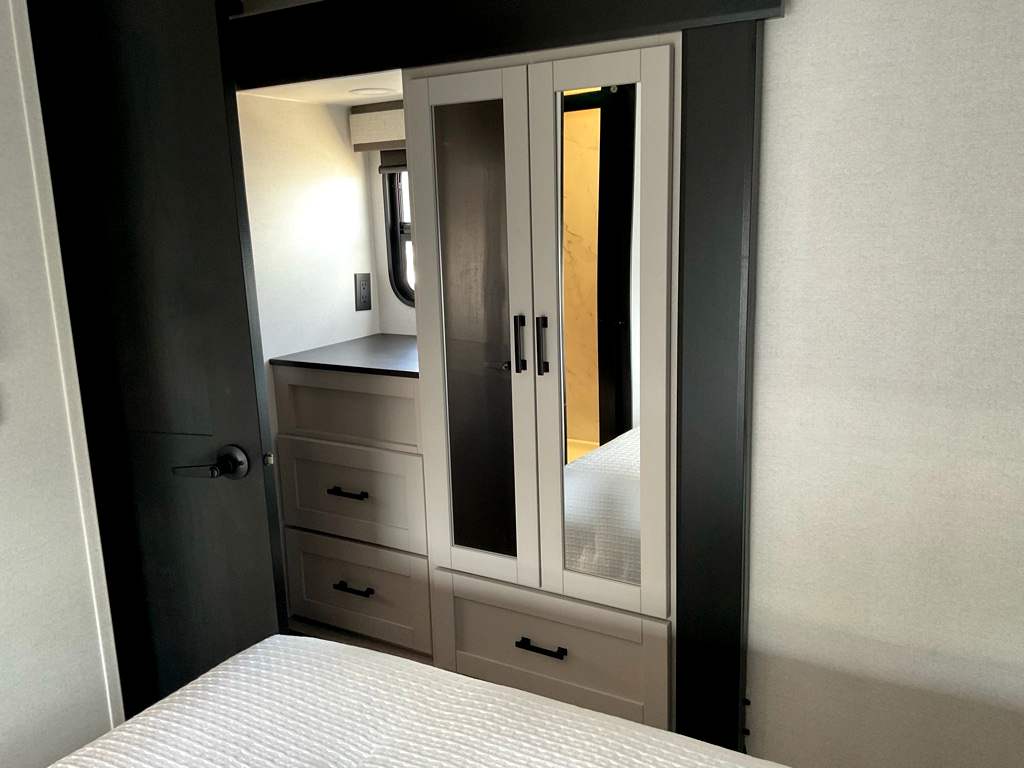 2027 JAYCO SEISMIC 413 - Image 32