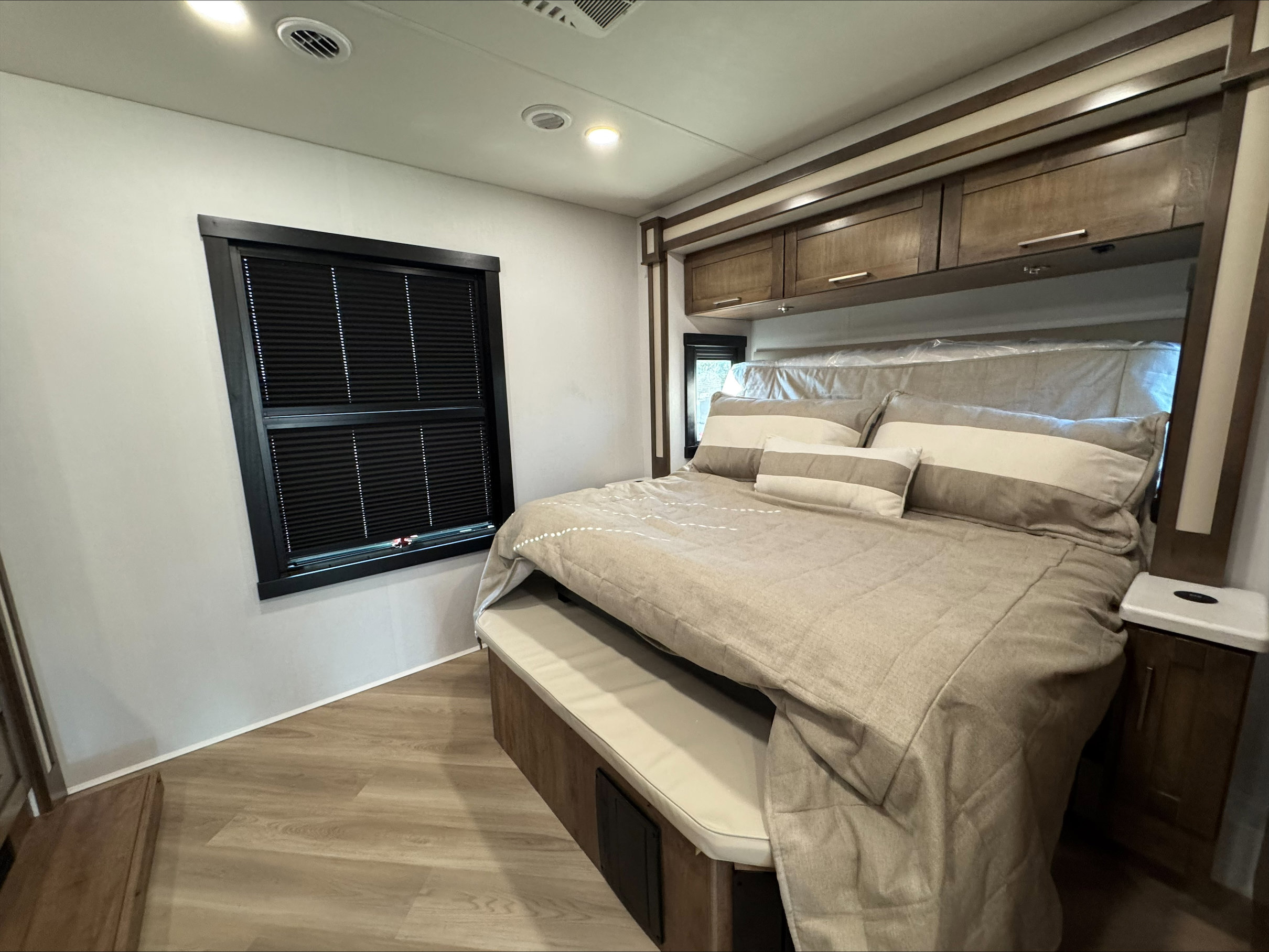 2026 JAYCO SENECA 37M - Image 18
