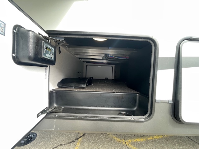 2025 ROCKWOOD SIGNATURE 375RL - Image 11