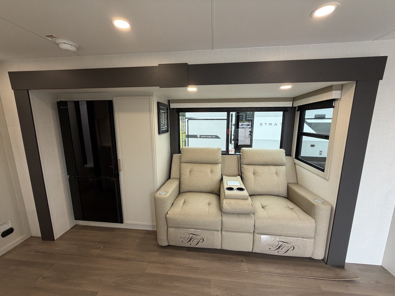 2027 VENTURE RV STRATUS 282VFD - Image 16
