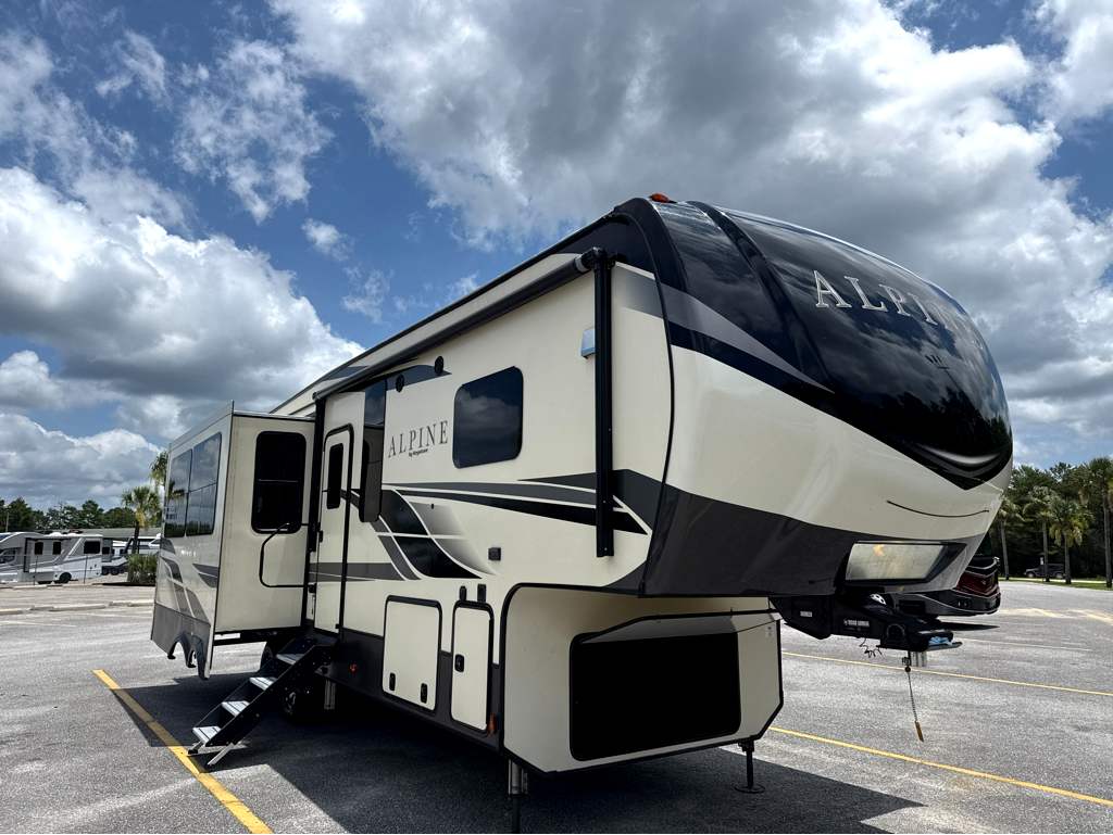 2020 Keystone ALPINE 3021RE - Image 1