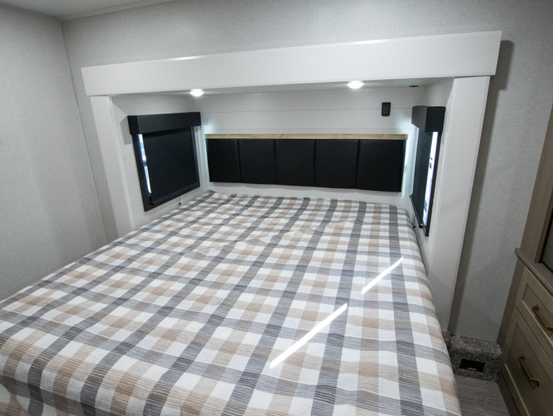 2026 Jayco Eagle 365UKTS - Image 24
