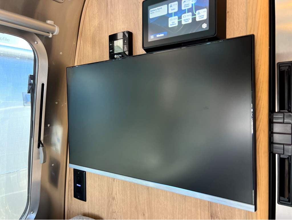 2027 AIRSTREAM TRADE WIND 27FBQ - Image 10