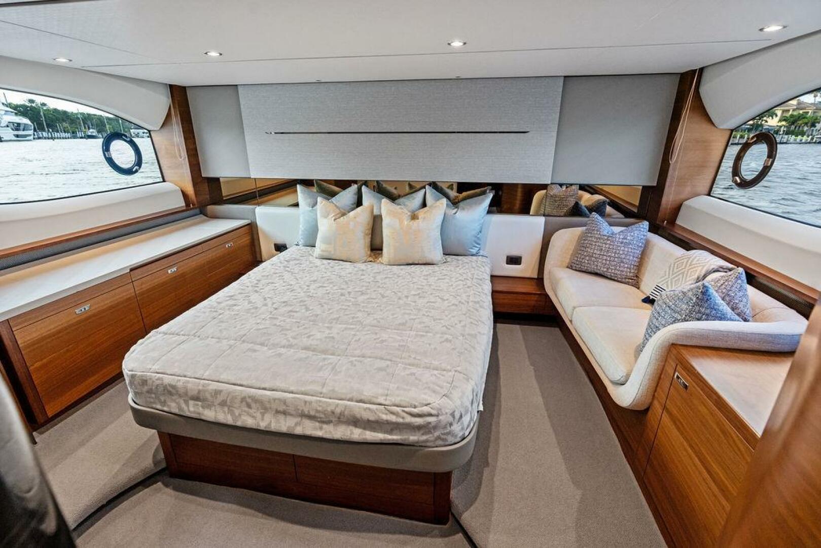 2021 Princess V55 - Image 31