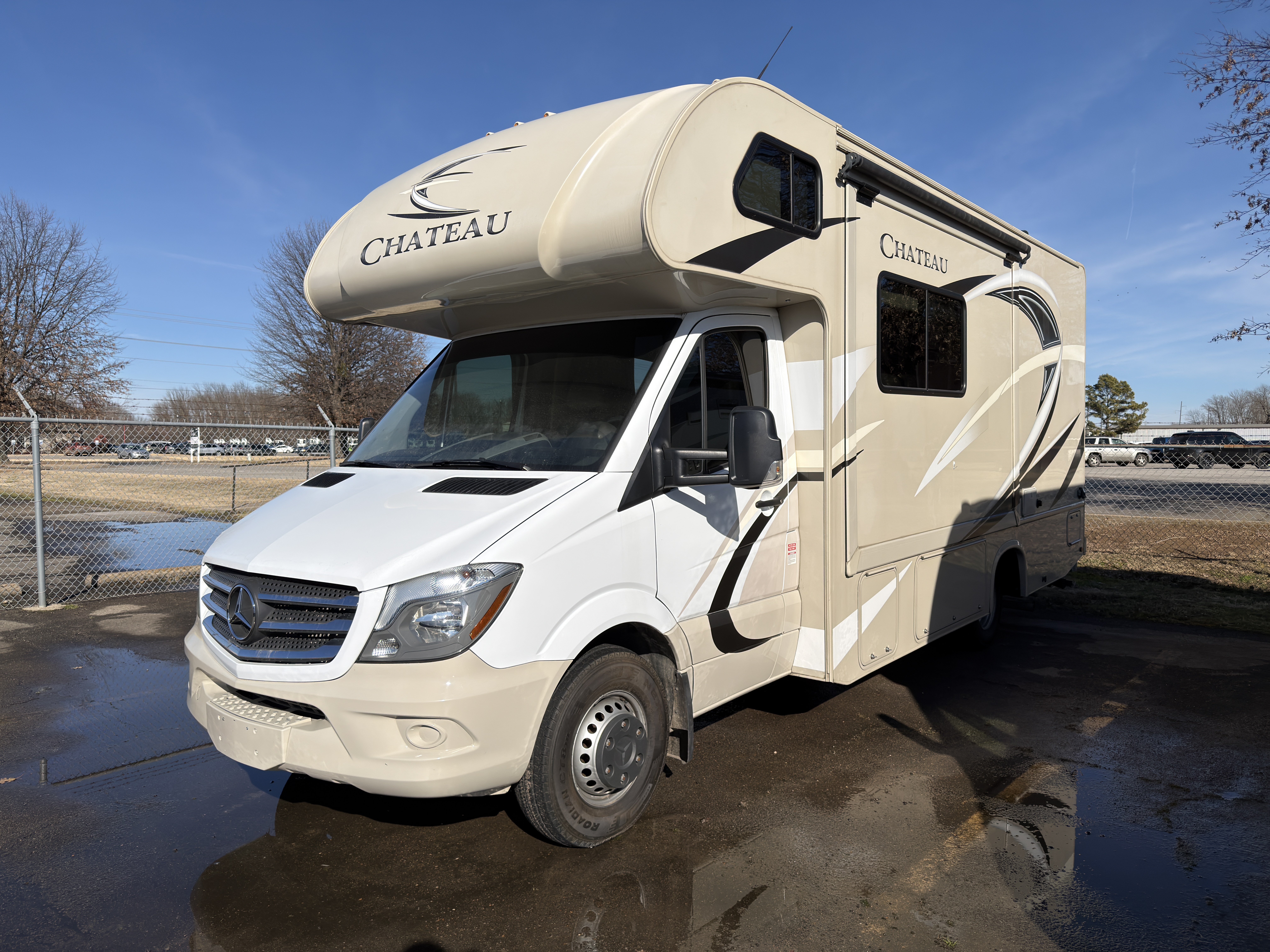 2018 Thor Motor Coach Chateau Sprinter 24WS - Image 3