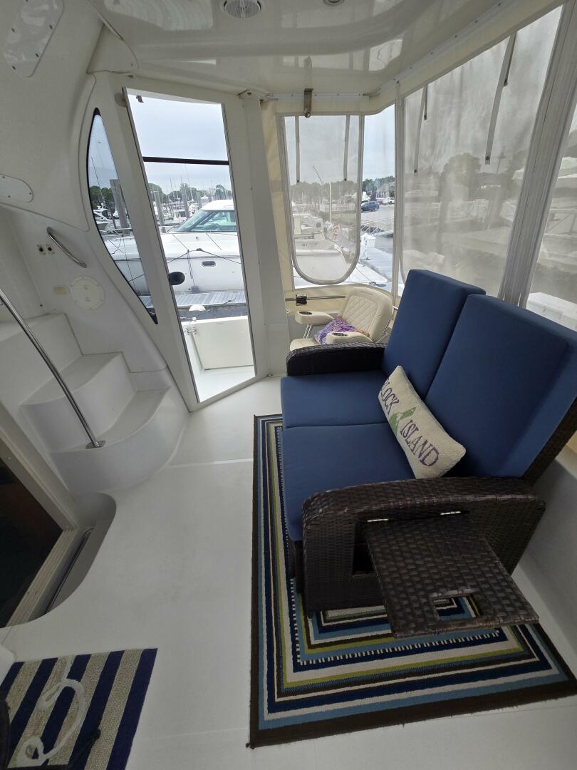 2002 Carver 444 Cockpit Motor Yacht - Image 14