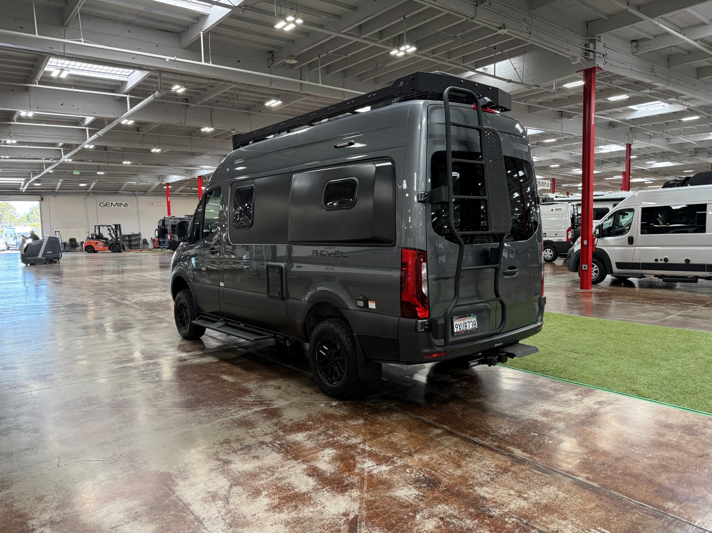 2025 WINNEBAGO REVEL BMB44E - Image 4
