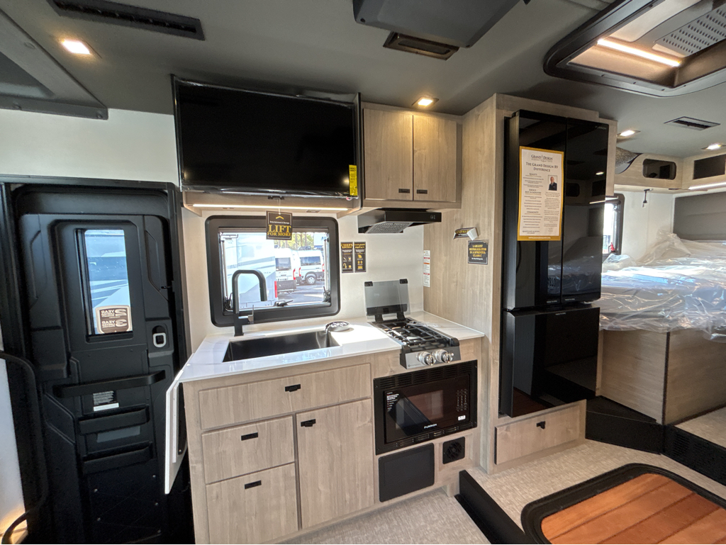 2026 Grand Design Lineage Series M 25TK - Image 12