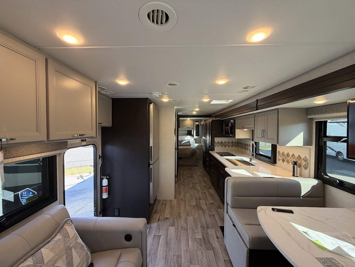 2026 THOR MOTOR COACH PALAZZO 33.6 - Image 7