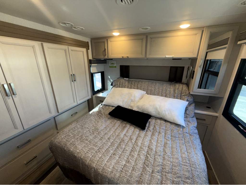 2026 THOR MOTOR COACH PALAZZO 33.5 - Image 28