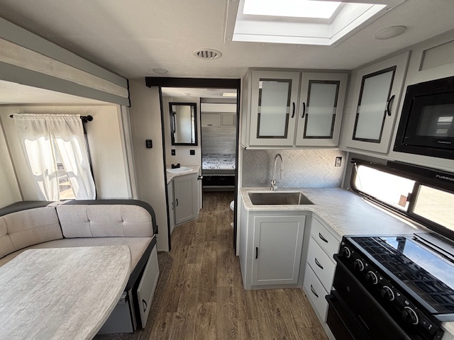 2022 Forest River Vibe 28BH - Image 21