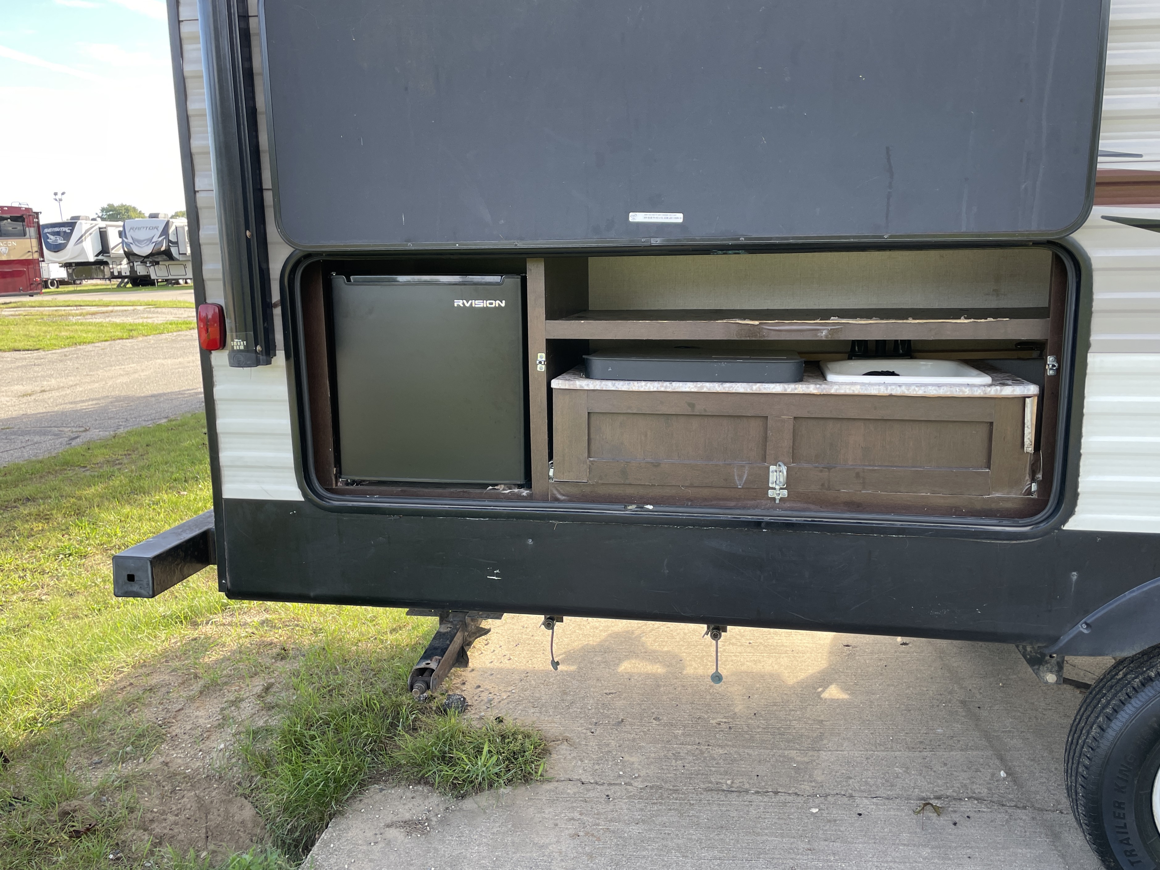 2019 KZ RV Sportsmen LE 231BHKLE - Image 3