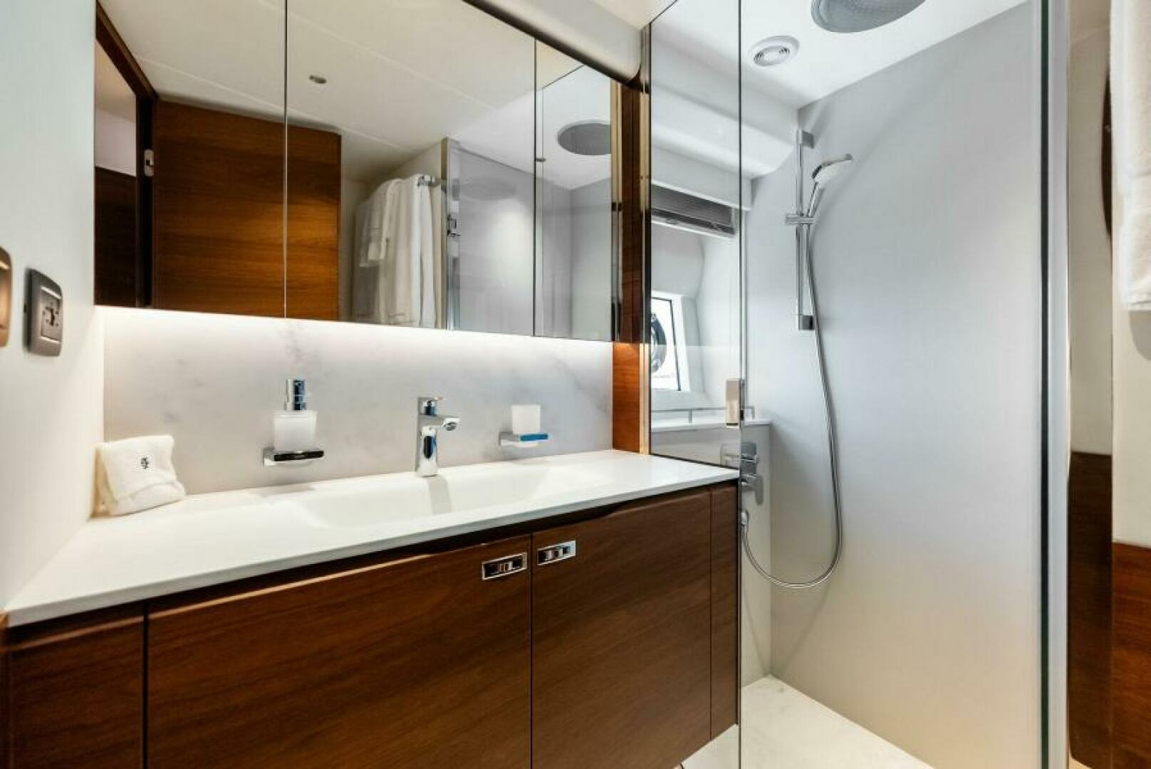 2024 Princess Y72 Motor Yacht - Image 43