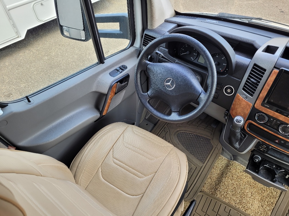2016 Thor Motor Coach Siesta Sprinter 24SL - Image 5
